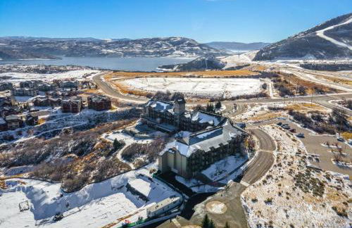 Top Floor Deer Valley Gondola Lakefront Condo- Great views - Photo 20