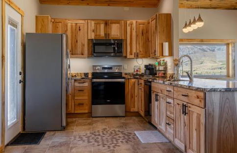The Yellowstone - Spacious Wapiti Valley Cabin with Stunning Views! - Foto 31