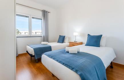 Sunny 3BDR Apt with Pool in Ferreiras by LovelyStay - Foto 4