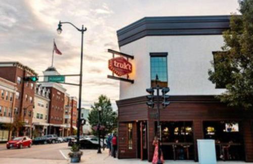 Beautiful Craftsman Style Home w/ Fenced Yard - Foto 39