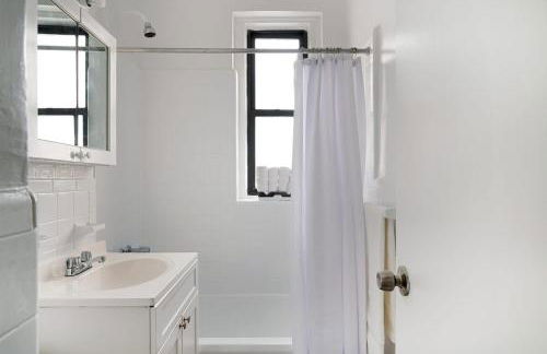 105 -5G Brand New Studio prime location Elevator - Foto 12