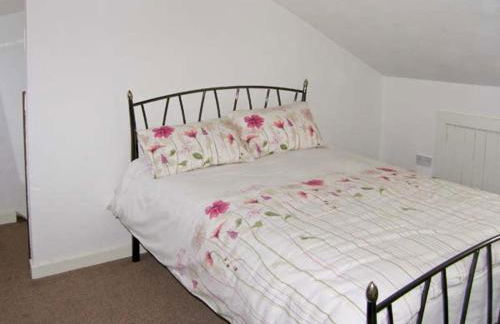 Hendre Aled Cottage 3 - Photo 5