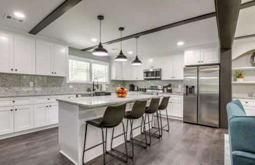 Family-Friendly Deck and Yard Modern Decatur Home - Foto 4