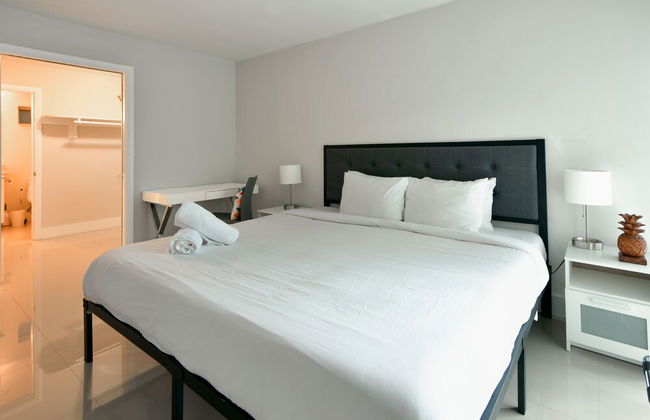 Artrageous on the river By RocketStay - Photo 41