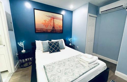 Rittenhouse Square near Kimmel Center Studio Suite - Photo 8