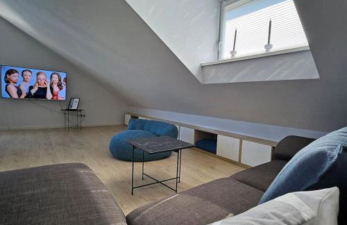 CASA8070 - Exklusive große Maisonette-Wohnung 91 qm für Familien, Gruppen, Geschäftsreisende, inklusive Parkplatz, WLAN, Kaffee und Tee, voll ausgestattet für 1 bis 9 Personen, zentrumsnah an der Autobahn A9 Ingolstadt-Süd - Photo 67