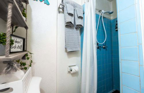 Breezy 1BR Retreat Walk to UofA and Spring Fun - Foto 37