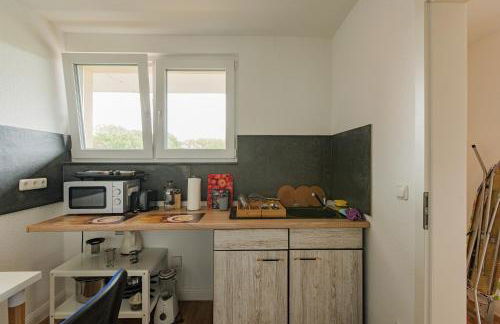 - Stellar Haven Deluxe with Cosmic Design - 3-Room Space-Themed Apartment 75 qm - Central Location - Balcony - Renovated 2024 with TV & Netflix - Full Kitchen - Free Parking - Near Metro & Airport - Galaxy-Inspired Interior - - Photo 25