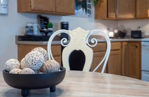 Cozy Three Bedroom Home - Foto 14