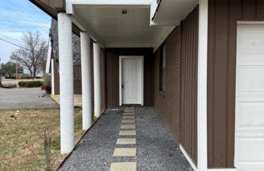 Stylish Remodeled 23 Large beds Near Elvis Presley - Foto 6