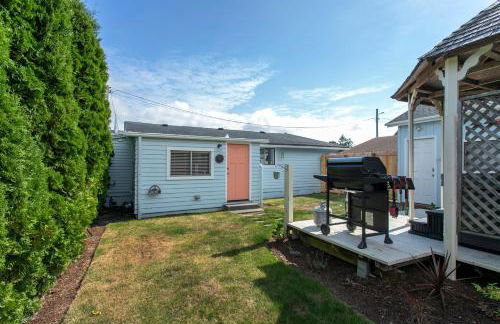 Cozy 2 Bedroom Home, Private Backyard with Hot Tub - Foto 3