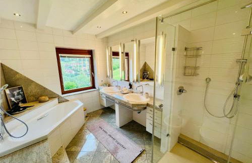 Panoramablick mit Privatparkplatz, 2 Balkone und 1,5 Bäder - Foto 26