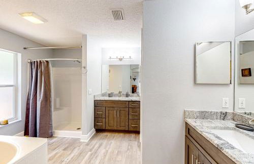 Poolside Oasis! Family-Friendly Summerfield Escape - Foto 20