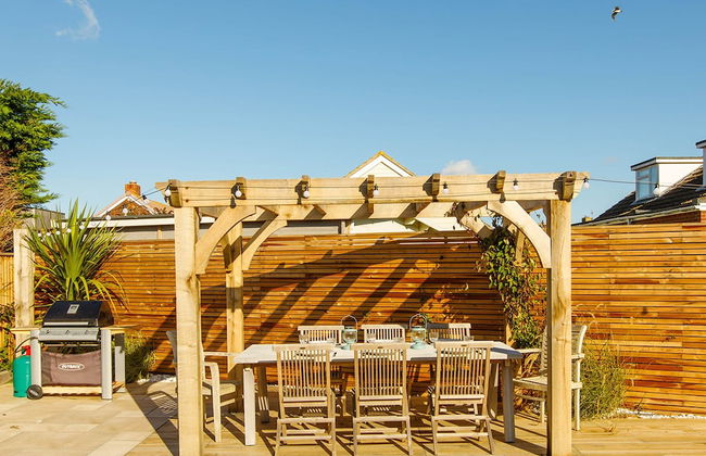 4BR Beach House Sleeps 10 - 5 Mins Walk to the Sea - Foto 37