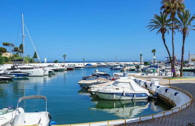 2 bedroom Apartment in Marbella with swimming pool and garden - Photo 29