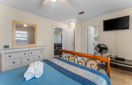 Spacious 5BR Home with Pool, Near Downtown & Beach - Foto 26