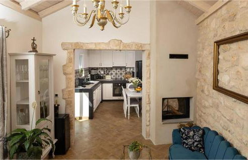 3 Bedroom Stunning Home In Zarace - Photo 3