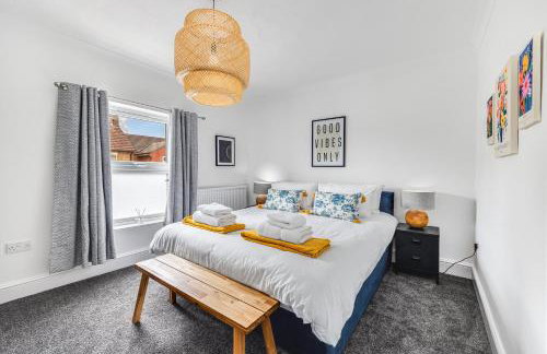 Spacious Bedford House Sleeps 6 Superfast WiFi Weekly Rates - Foto 3