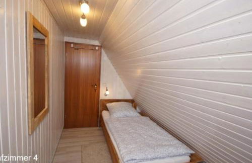 6 Personen Ferienhaus mit 4 Schlafzimmern, Infrarotwaermekabine, mit Blick auf den Weltschiffahrtsweg in Otterndorf - Foto 23