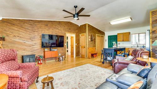 Peaceful Nutrioso Cabin Retreat with Mountain Views! - Foto 3