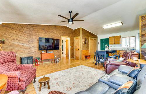 Peaceful Nutrioso Cabin Retreat with Mountain Views! - Foto 3