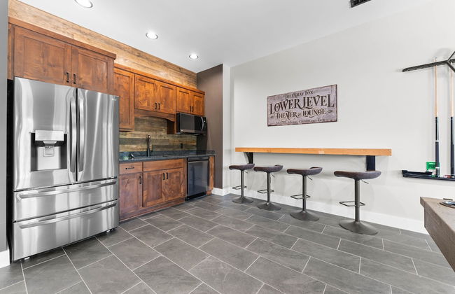 Gray Fox Lodge by Avantstay Waterslide Pool Theater Sleeps 23 - Foto 47