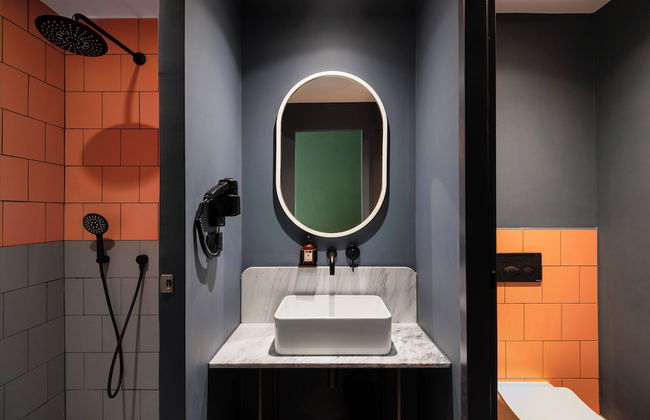 Zeus is Loose Hostel - Photo 47