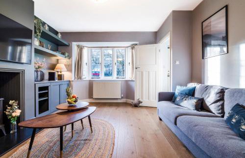 Cozy 3 Bedroom Terrace Cottage in Epsom - Photo 27