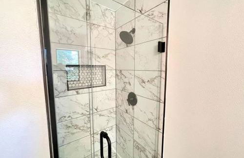 Fayetteville Retreat - Centrally located - Next to Washington Regional Hospital - Photo 30