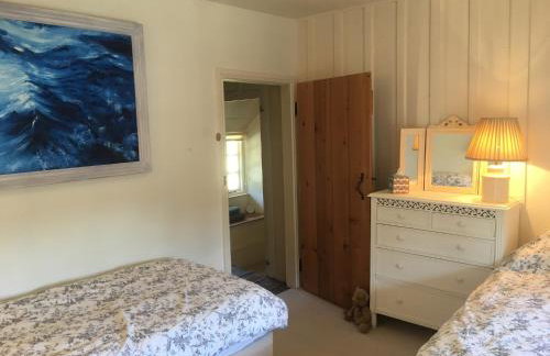 The Thatched Cottage - Photo 12