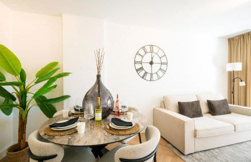 ApoloXIX between beach and harbour - Photo 3