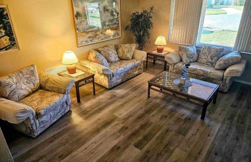 Private Tropical Waterfront Sanctuary w pool, hot tub & an island! Pet Friendly - Foto 34