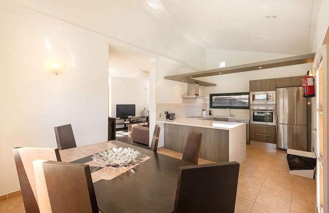 Camelot ​Holiday Homes by LIVVO - Foto 9