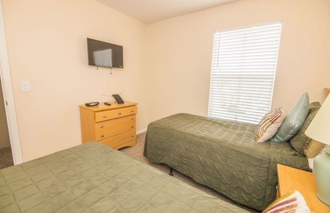 Lynval's Regal Palms Resort Townhome - Photo 11