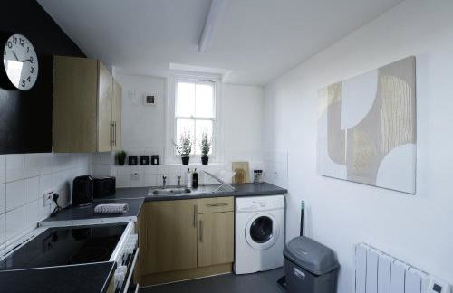 d-Entire 2-Bedroom Apartment in the bustling City Centre WIFI TRAIN & BUS STATION - Foto 15