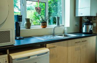 Large open plan villa with garden near the Thames - Photo 12