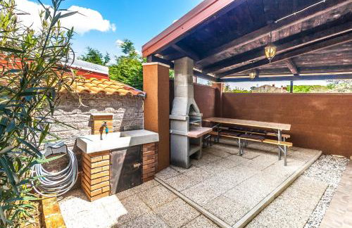 Industrial style studio house Eni, with Parking, BBQ, AC in Marčana, Ferienwohnung - Foto 8