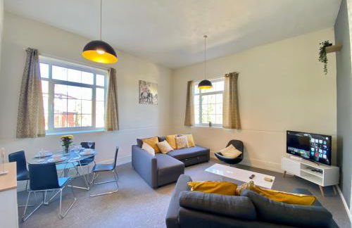 4 Single beds or 2 Doubles - FREE PARKING SPACES - SMART TV's - City Centre Spacious flat - Photo 5
