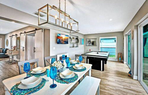 NEW Waterfront Tropic Oasis - Heated Pool, Canal, Dock, Air Hockey - Foto 41