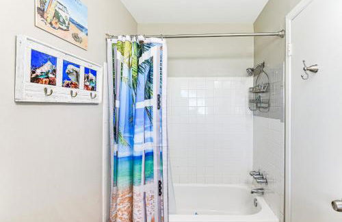 Walk to Beach Galveston Home with Patio and Balcony! - Foto 15