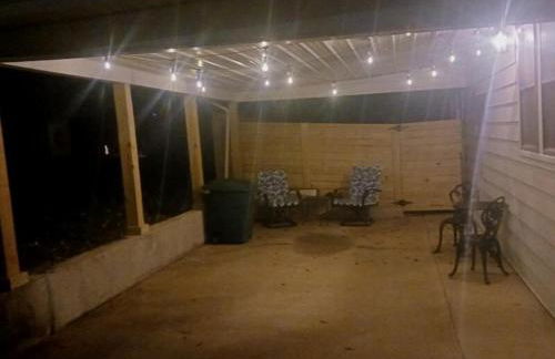 The Bluebird Guesthouse *walk to downtown* - Photo 46