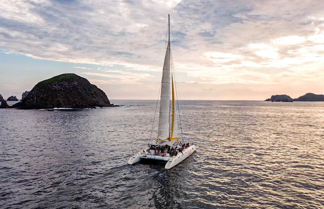 Sail into the Sunset: Picante’s Ocean Affair - Photo 3