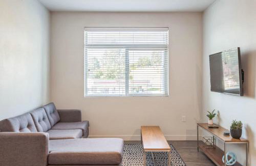 Chic and Modern Getaway with Gym 5 Min to Downtown - Foto 12