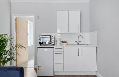 Stunning studio flat with free on-street parking! - Foto 20