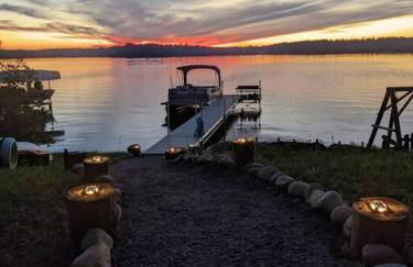 Cozy Home, Hot Tub, Dock, Kayaks, Swimming & More! - Photo 7