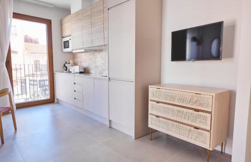 Slow Home Apartments - Photo 29