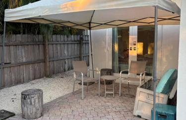 Mid-Century with Outdoor Oasis - Foto 9