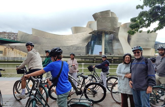 Tour in bicicletta semi-privato di Bilbao - Foto 1