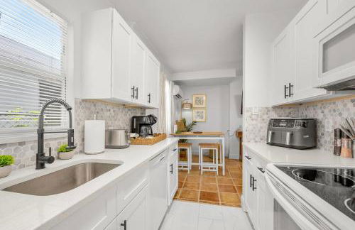 Bright and Airy Apartment on Flamingo Dr - Foto 16