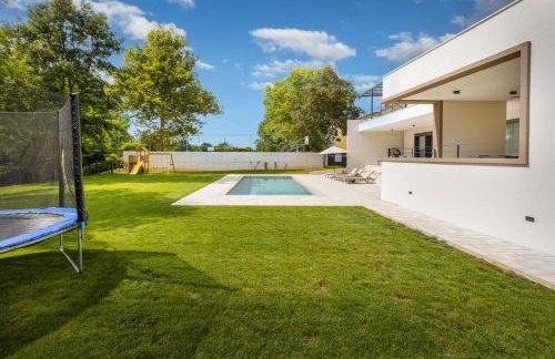 Villa Castanea by Villsy - Photo 15